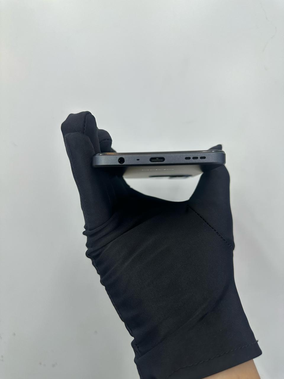 Điện thoại di động OPPO A3 - CPH2669, 8+256GB, Đen thạch anh