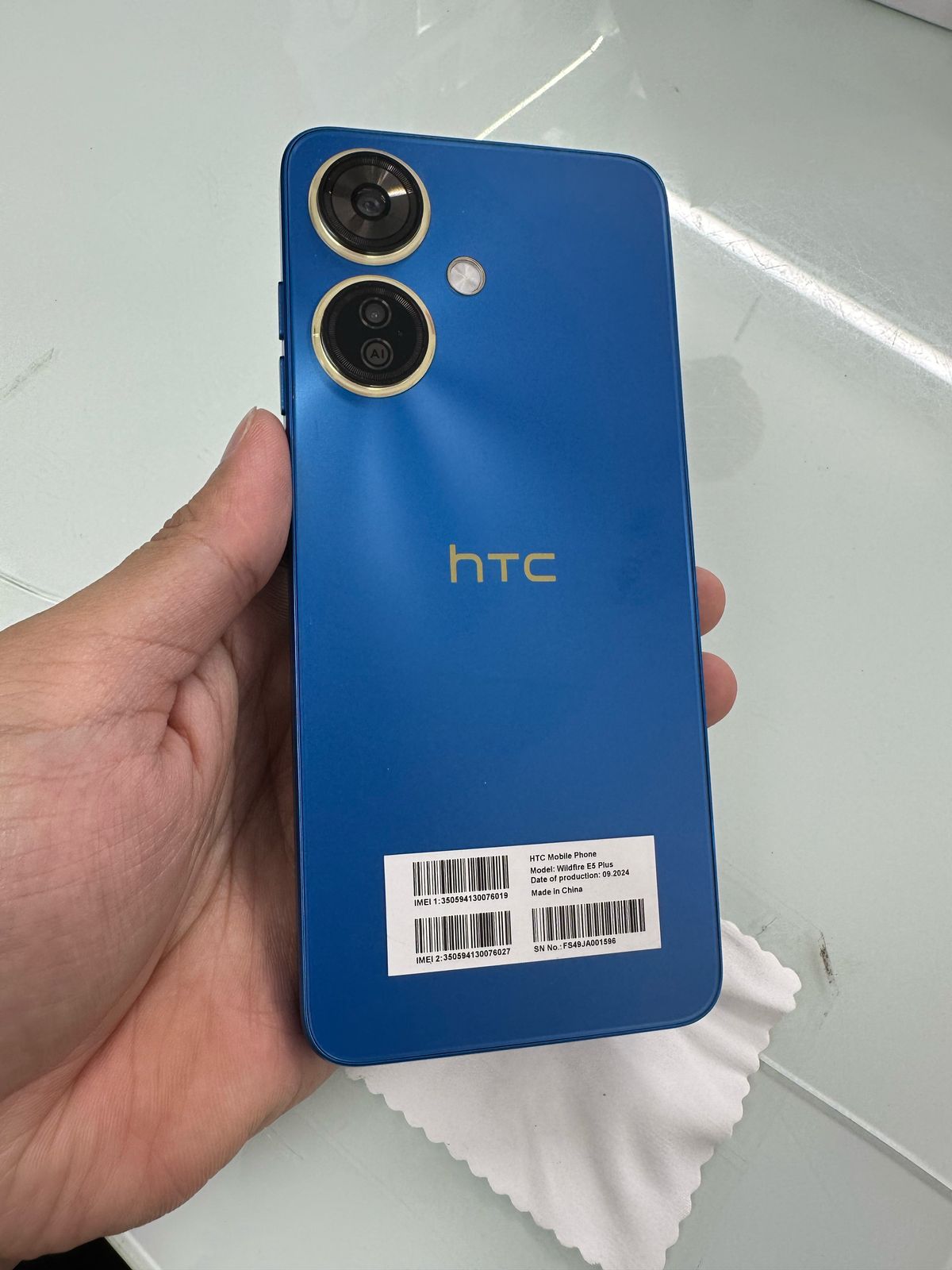 Điện thoại di động thương hiệu HTC Model Wildfire E5 Plus màu Xanh (Blue)