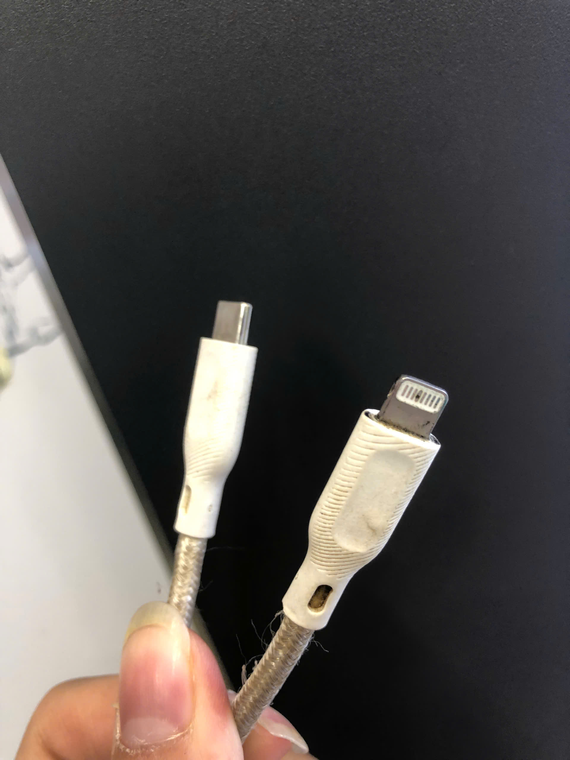 Cáp Mophie Essentials USB-C to Lightning 1M - Chính hãng TBH