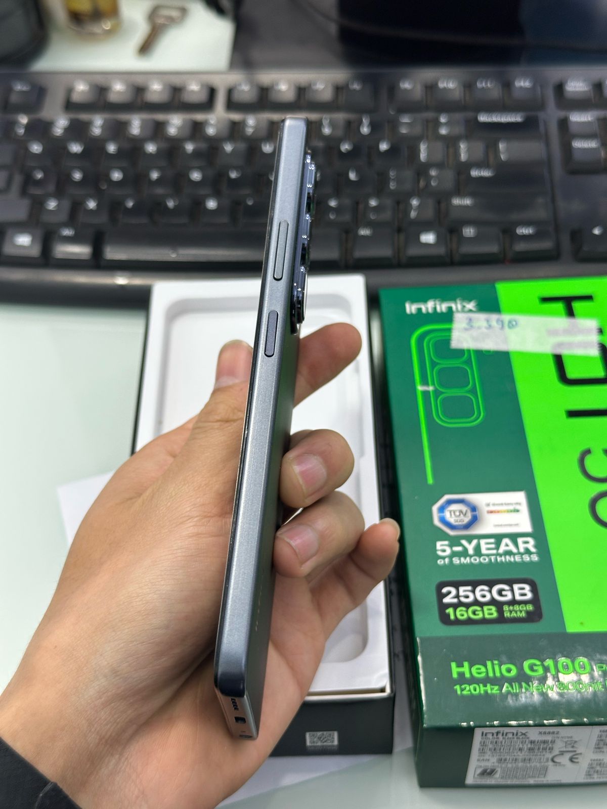 Điện thoại di động Infinix X6882 (Infinix HOT 50 256+8), màu Đen Vũ Trụ - 358065111168721 - X6882BLACK