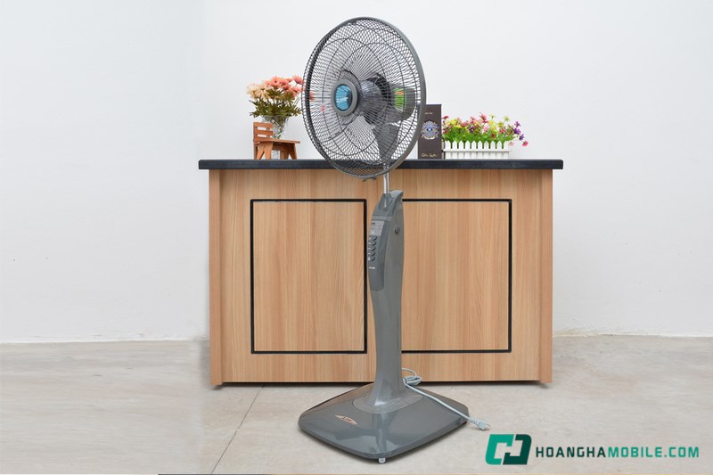 Quạt cây Mitsubishi. Quạt cây Mitsubishi.