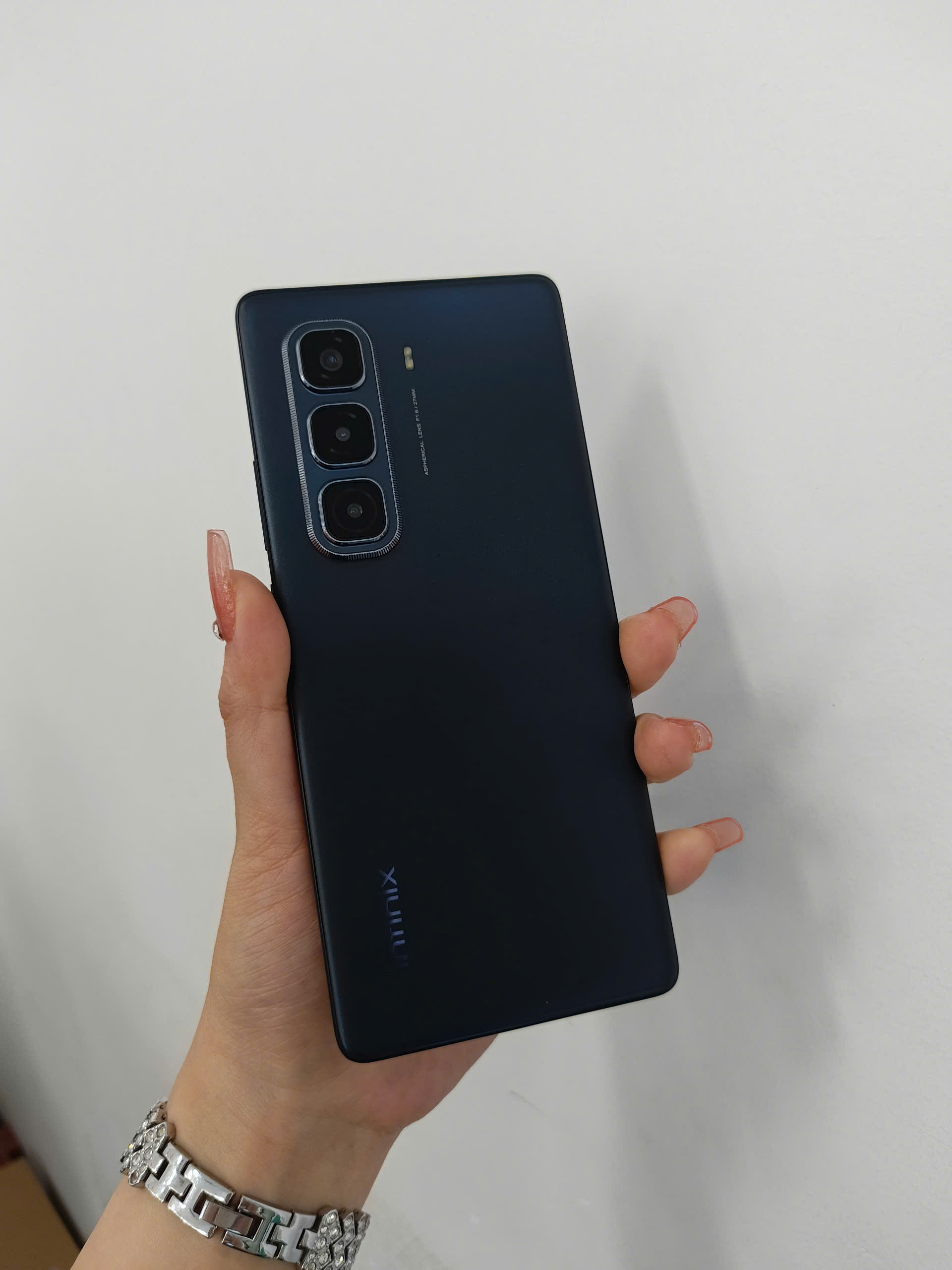 Điện thoại di động Infinix X6880 (Infinix Hot 50 Pro+ 256+8), màu Đen Vũ Trụ