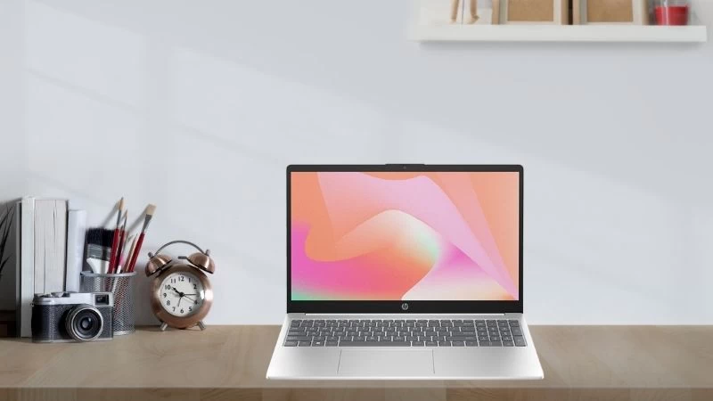 Về thiết kế, laptop HP 15-fd1062TU-9Z2Y0PA thu hút người dùng bởi kiểu dáng mỏng nhẹ và tinh tế, đáp ứng nhu cầu di chuyển linh hoạt của người dùng hiện đại Về thiết kế, laptop HP 15-fd1062TU-9Z2Y0PA thu hút người dùng bởi kiểu dáng mỏng nhẹ và tinh tế, đáp ứng nhu cầu di chuyển linh hoạt của người dùng hiện đại