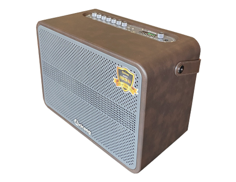 Bộ loa karaoke di động Arirang AM3 có trọng lượng chỉ 7.5kg và kích thước nhỏ gọn 390 x 205 x 300 mm