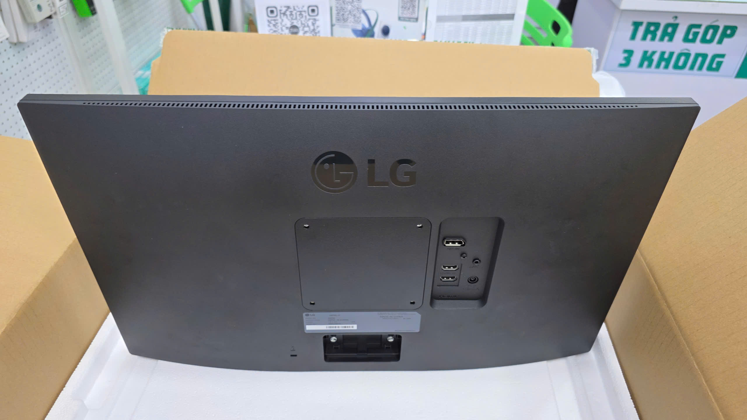 Màn hình LG 24QP500-B.ATV, 23.8inch/QHD/IPS/75Hz/5ms/240nits/HDMI+DP+Audio/Freesync - TBH