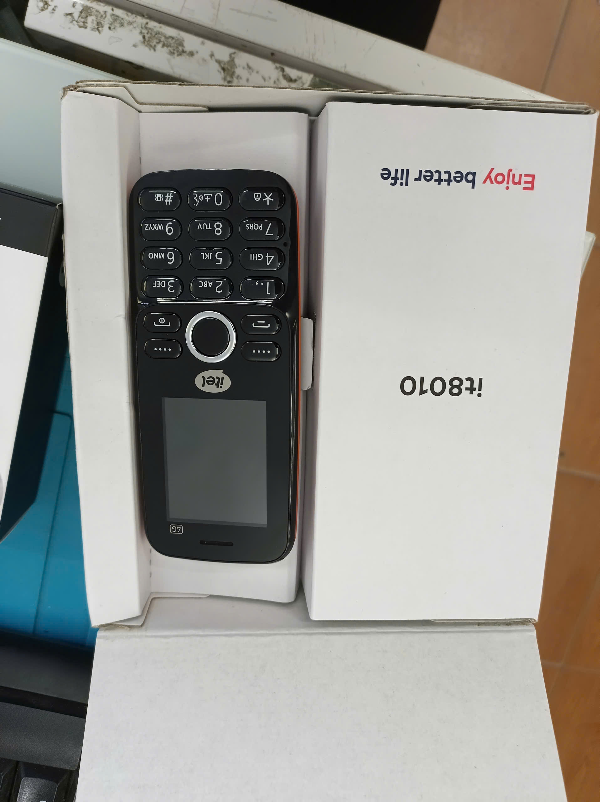 Điện thoại di động Itel it8010, màu Đen (Black) - 355231571677089 - IT8010Xanh