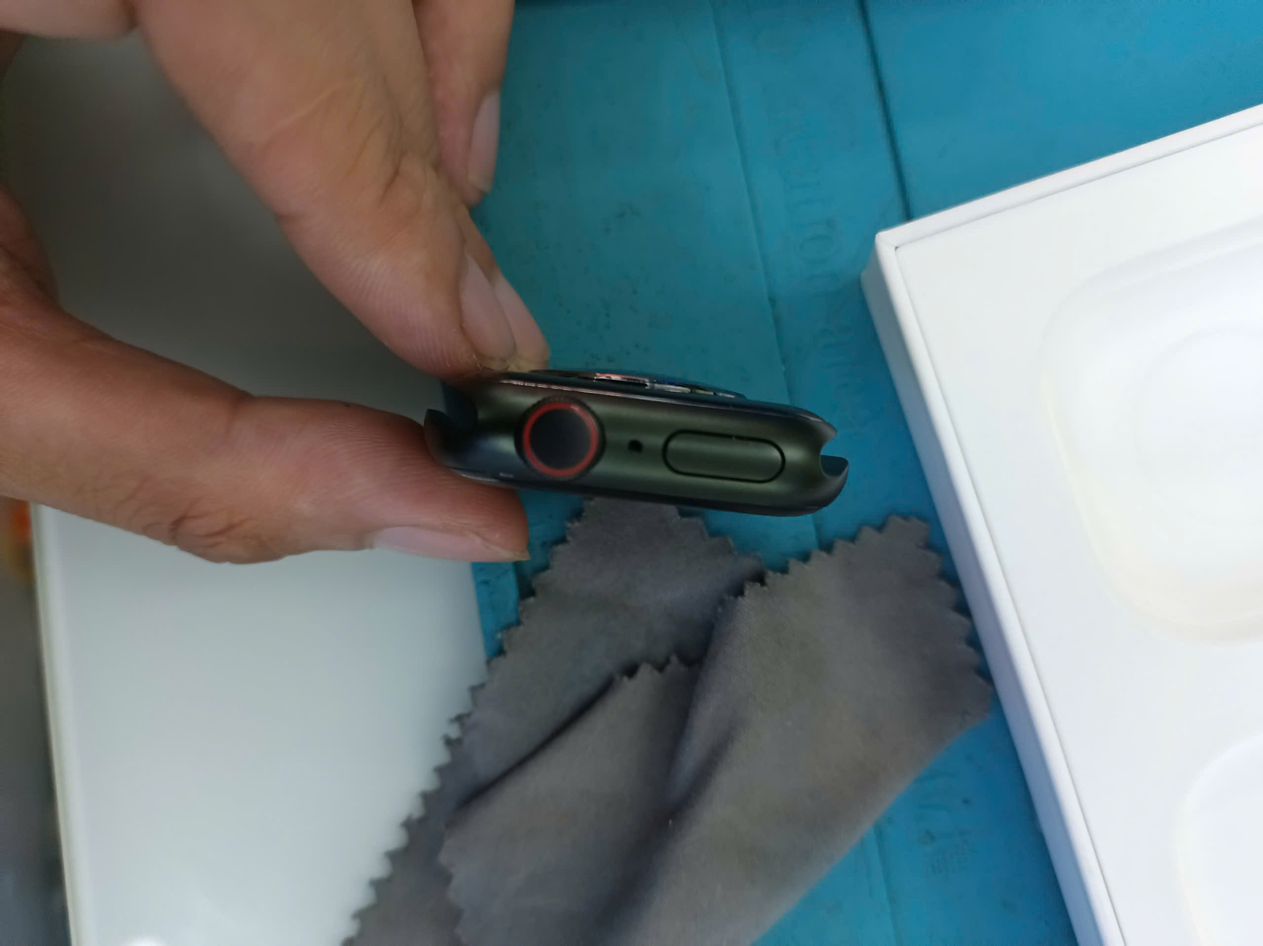 Apple Watch Series 7 GPS + Cellular, 41mm Green Aluminium Case with Clover Sport Band