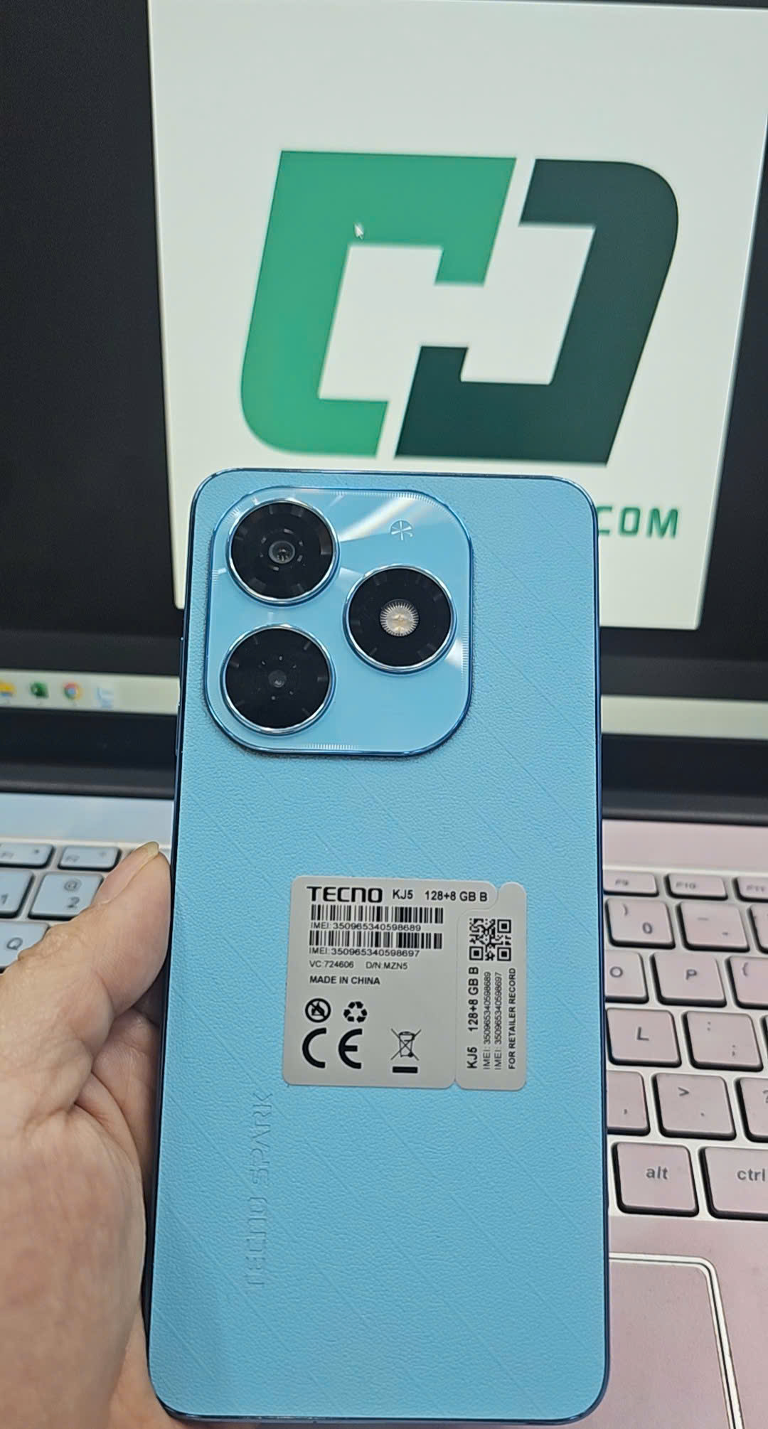 Điện thoại di động Tecno KJ5 (Tecno Spark 20), màu Xanh TBH