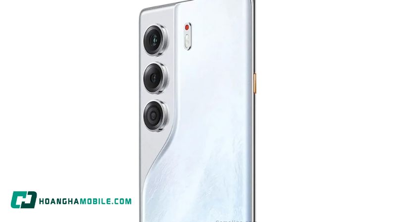 TECNO CAMON 40 Pro và CAMON 40 đều được trang bị màn hình chất lượng cao, nhưng CAMON 40 Pro nhỉnh hơn về công nghệ hiển thị