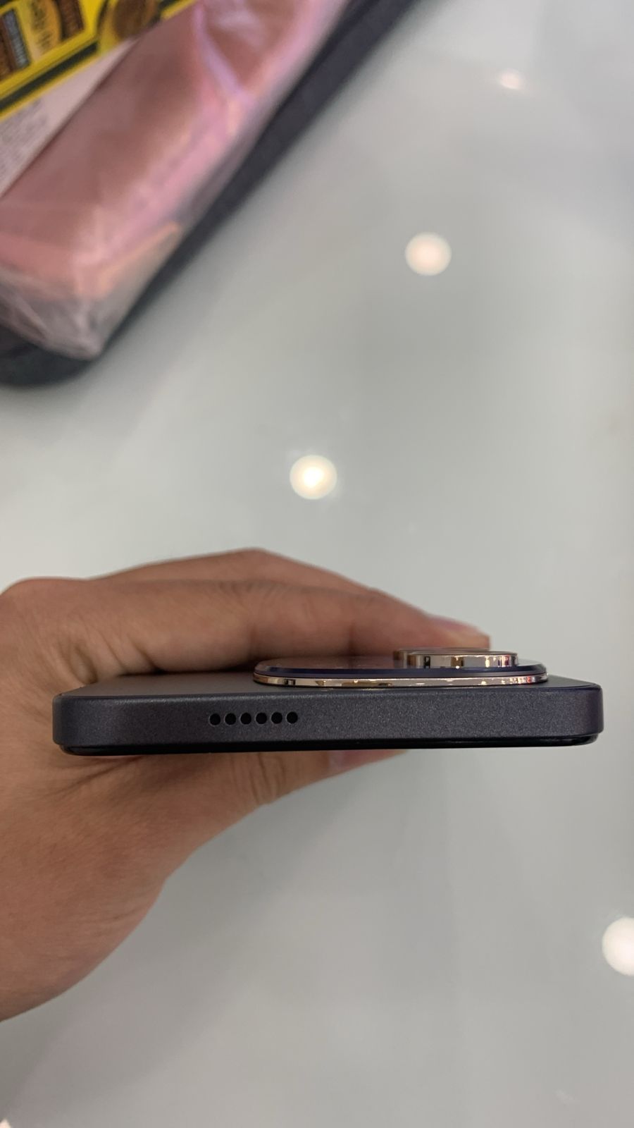 Điện thoại di động Tecno KL8 (Tecno Spark 30 5G) 128+6, màu Đen Trời Đêm