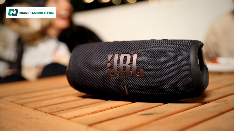 Có thể phát nhạc liên tục tới 20 giờ chỉ với một lần sạc. Có thể phát nhạc liên tục tới 20 giờ chỉ với một lần sạc.