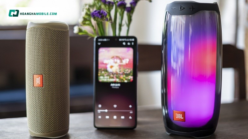 Loa JBL Flip 5 với JBL Pulse 4. Loa JBL Flip 5 với JBL Pulse 4.
