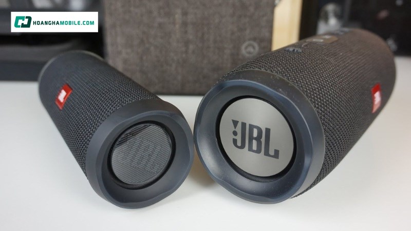 Loa JBL Flip 4 với JBL Charge 3. Loa JBL Flip 4 với JBL Charge 3.