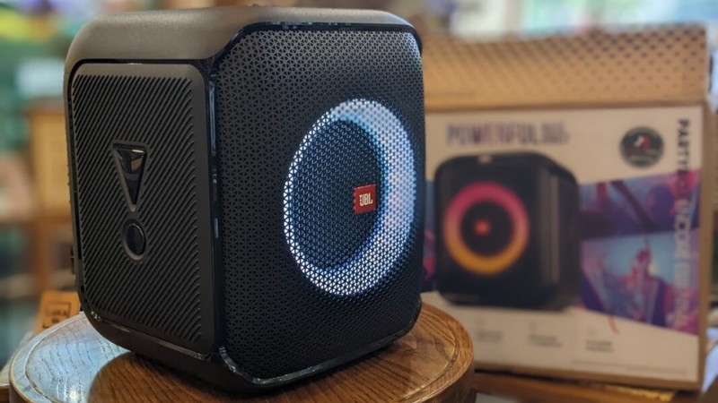 Loa JBL PartyBox Encore Essential.