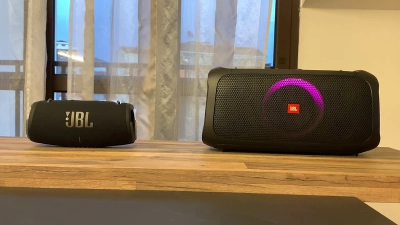Loa JBL PartyBox vs JBL Xtreme. Loa JBL PartyBox vs JBL Xtreme.