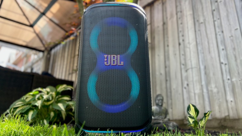 Loa JBL PartyBox Stage 320.
