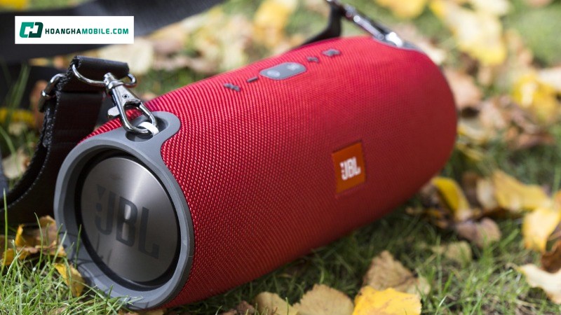 Loa JBL Xtreme tích hợp driver mạnh mẽ.