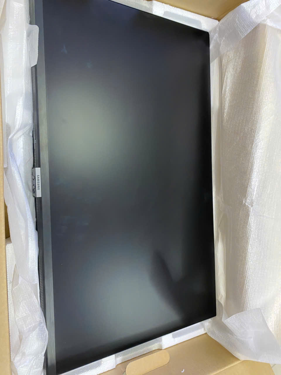 Màn hình Samsung ViewFinity S8 LS27B800PXEXXV, 27inch/UHD/IPS/60Hz/5ms/400nits/HDMI+DP+USBC+Audio+LAN