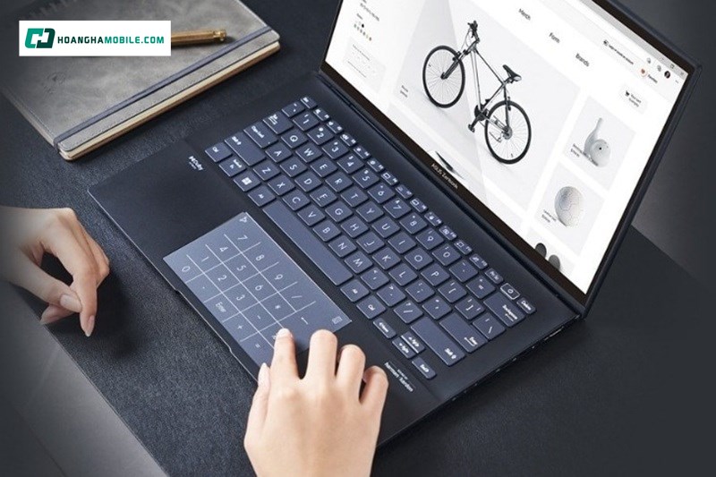 Bàn phím có đèn nền & touchpad nhạy bén. Bàn phím có đèn nền & touchpad nhạy bén.