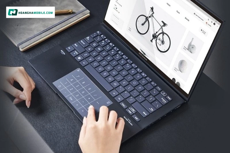 Bàn phím có đèn nền & touchpad nhạy bén. Bàn phím có đèn nền & touchpad nhạy bén.