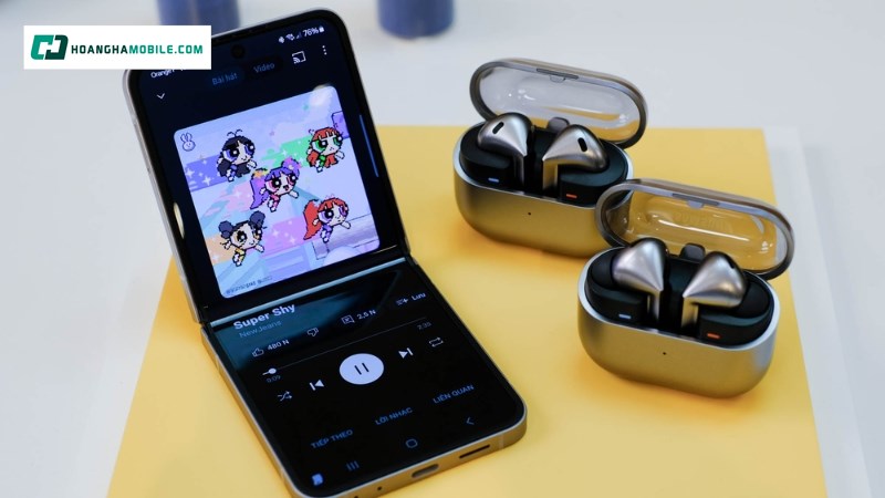 Kết nối mượt mà, đồng bộ linh hoạt với hệ sinh thái Galaxy. Kết nối mượt mà, đồng bộ linh hoạt với hệ sinh thái Galaxy.