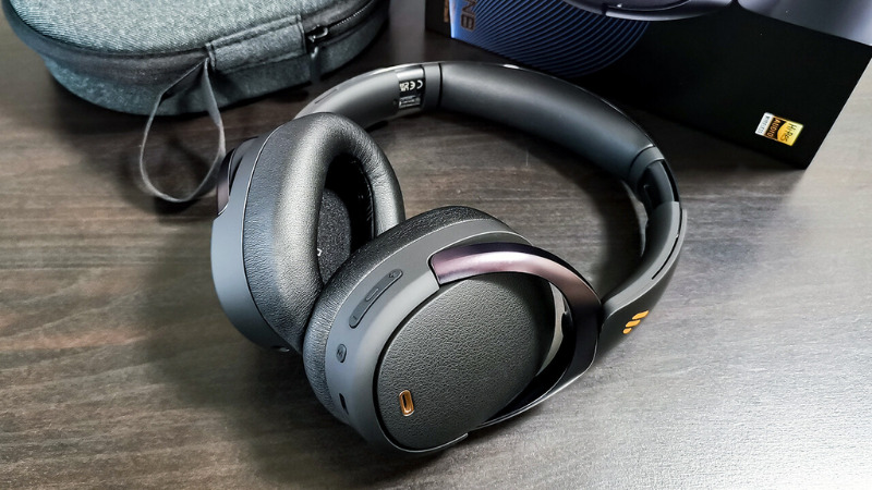 Tai nghe đạt tiêu chuẩn quốc tế. Tai nghe đạt tiêu chuẩn quốc tế.