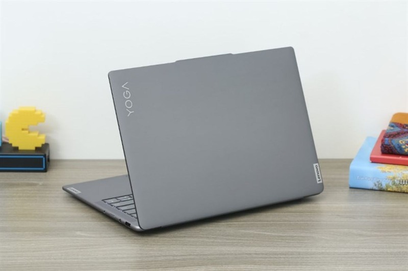 Khả năng kết nối toàn diện và pin 65Wh. Khả năng kết nối toàn diện và pin 65Wh.