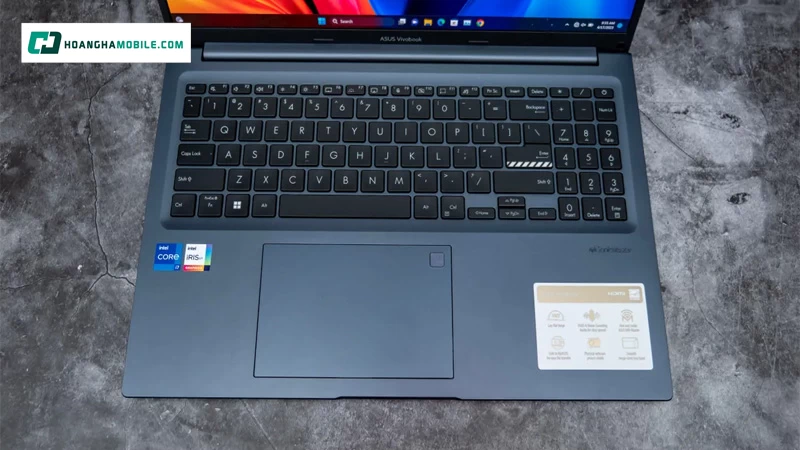 Laptop gây ấn tượng với thiết kế hiện đại, tối giản nhưng rất mạnh mẽ. Laptop gây ấn tượng với thiết kế hiện đại, tối giản nhưng rất mạnh mẽ.