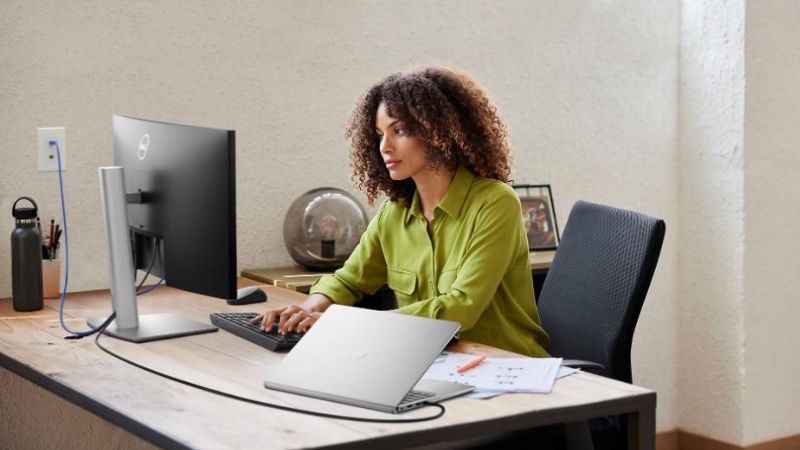 Laptop Dell Inspiron 15 3530-N5I7421W1 sử dụng Intel Iris Xe Graphics Laptop Dell Inspiron 15 3530-N5I7421W1 sử dụng Intel Iris Xe Graphics