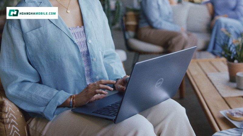 Laptop Dell Inspiron 14 5441 (71069158) sở hữu thiết kế nguyên khối cao cấp, tạo cảm giác sang trọng và chắc chắn khi cầm nắm Laptop Dell Inspiron 14 5441 (71069158) sở hữu thiết kế nguyên khối cao cấp, tạo cảm giác sang trọng và chắc chắn khi cầm nắm