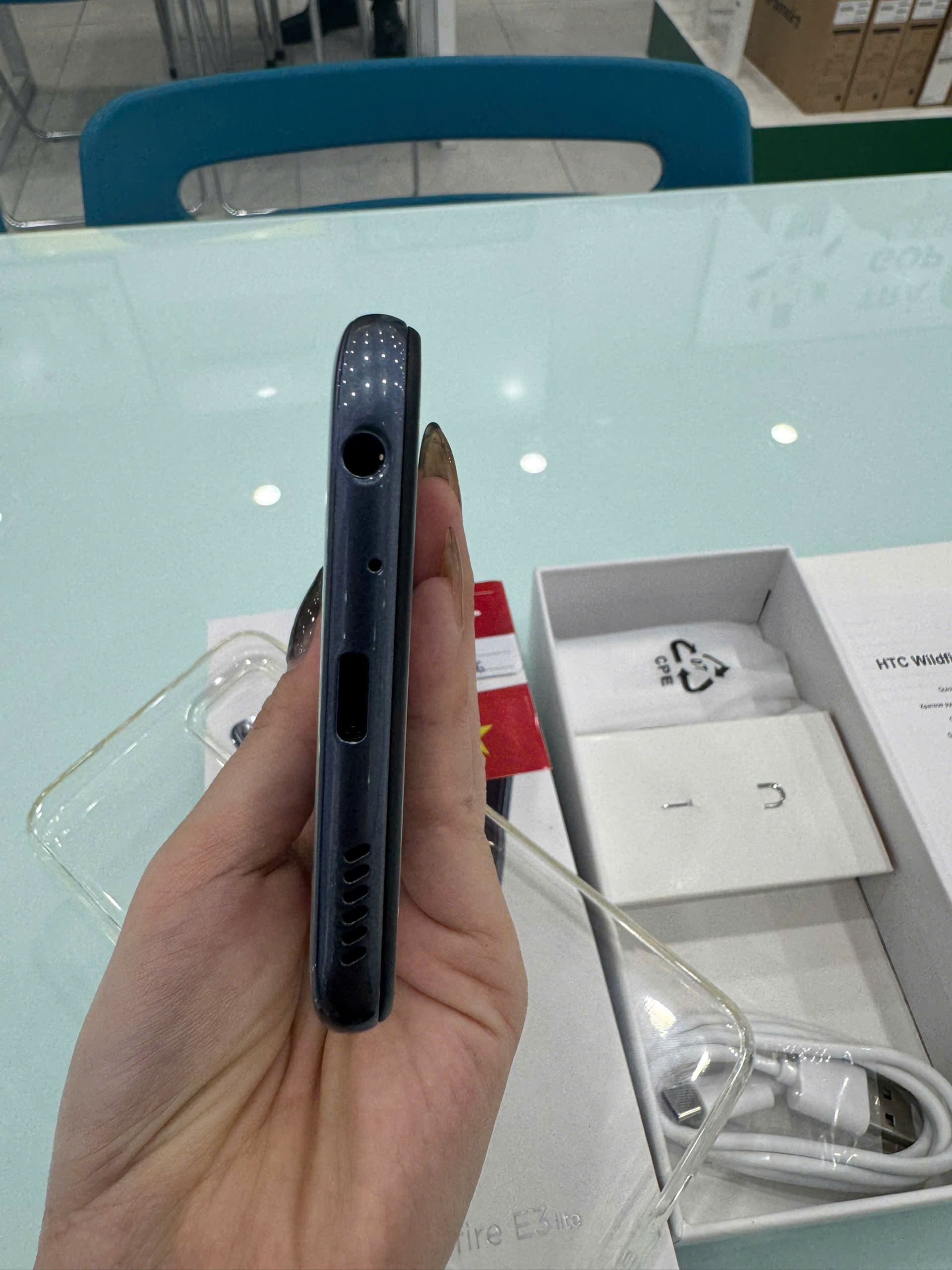 Điện thoại di động HTC Wildfire E3 lite (4GB/64GB) - Ghi (Grey) - TBH