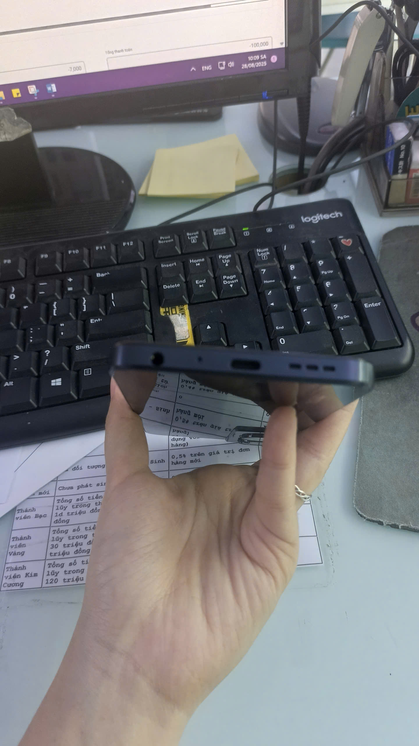 Điện thoại di động TCL 505 4GB/128GB TBH