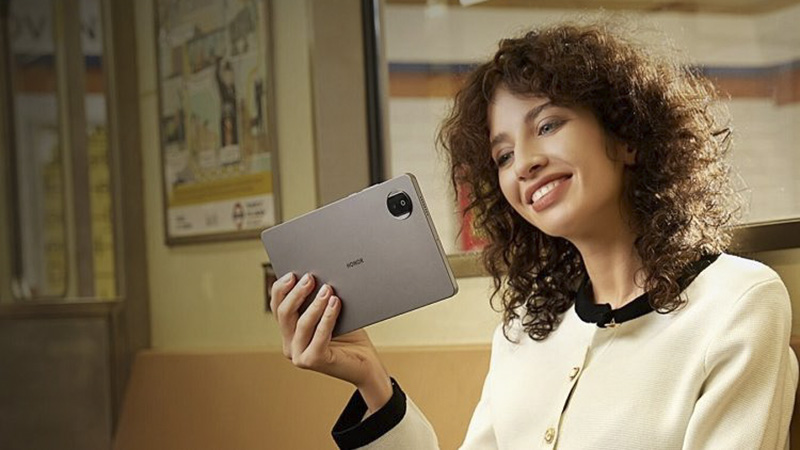 HONOR Pad X7 nổi bật với thiết kế gọn gàng, bền bỉ và tiện lợi, mang đến trải nghiệm vừa sang trọng vừa thân thiện cho người dùng