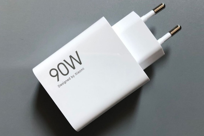 Trang bị Pin 5.500mAh và sạc nhanh 90W.