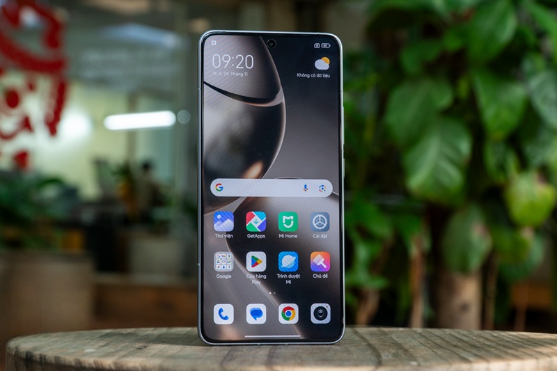 Màn hình AMOLED 6,83 inch.