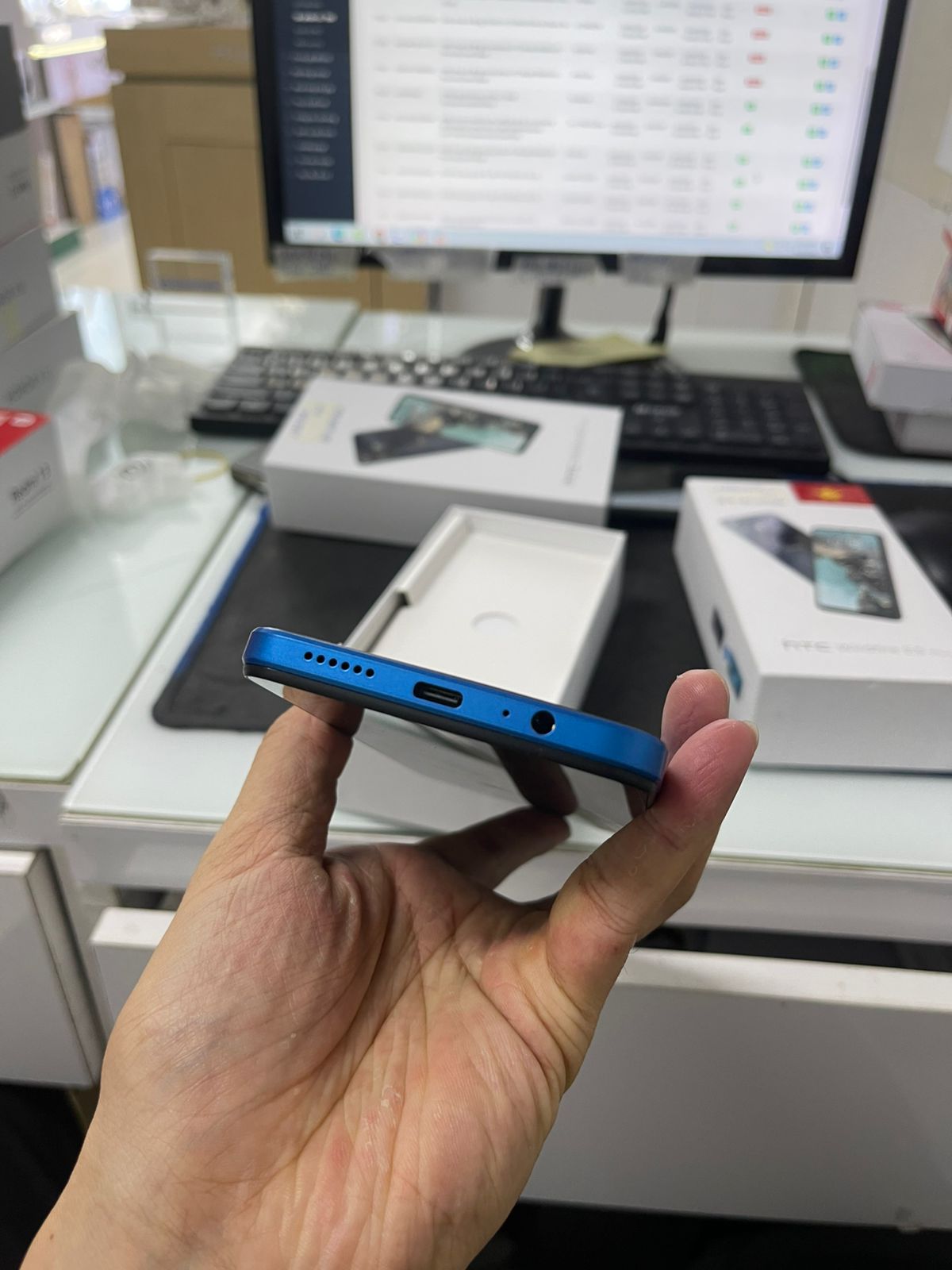 Điện thoại di động thương hiệu HTC Model Wildfire E5 Plus màu Xanh (Blue) - 350594130096637 - 28 Trần Phú