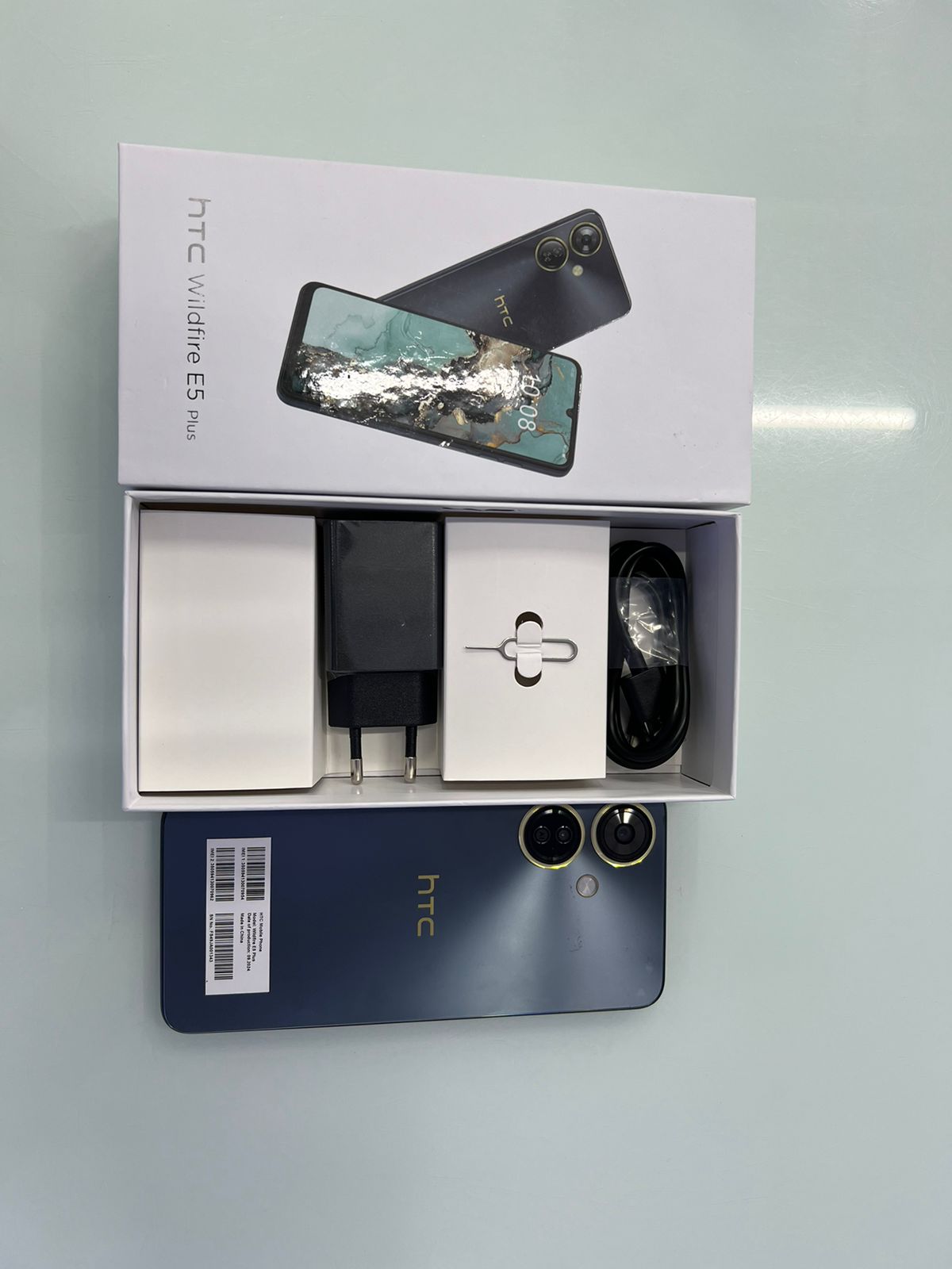 Điện thoại di động thương hiệu HTC Model Wildfire E5 Plus màu Xám (Grey) 