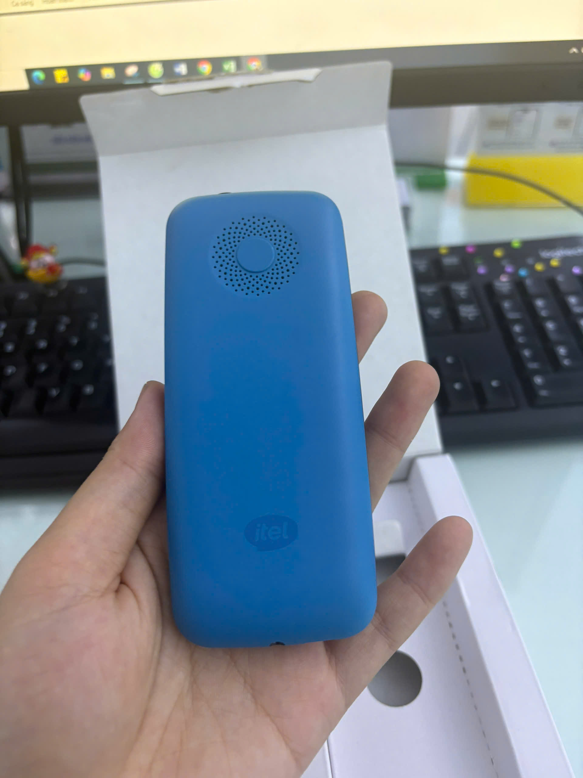 Điện thoại di động Itel it8010, màu Xanh Biển (Blue) - 355231571924424 - IT8010BLUE