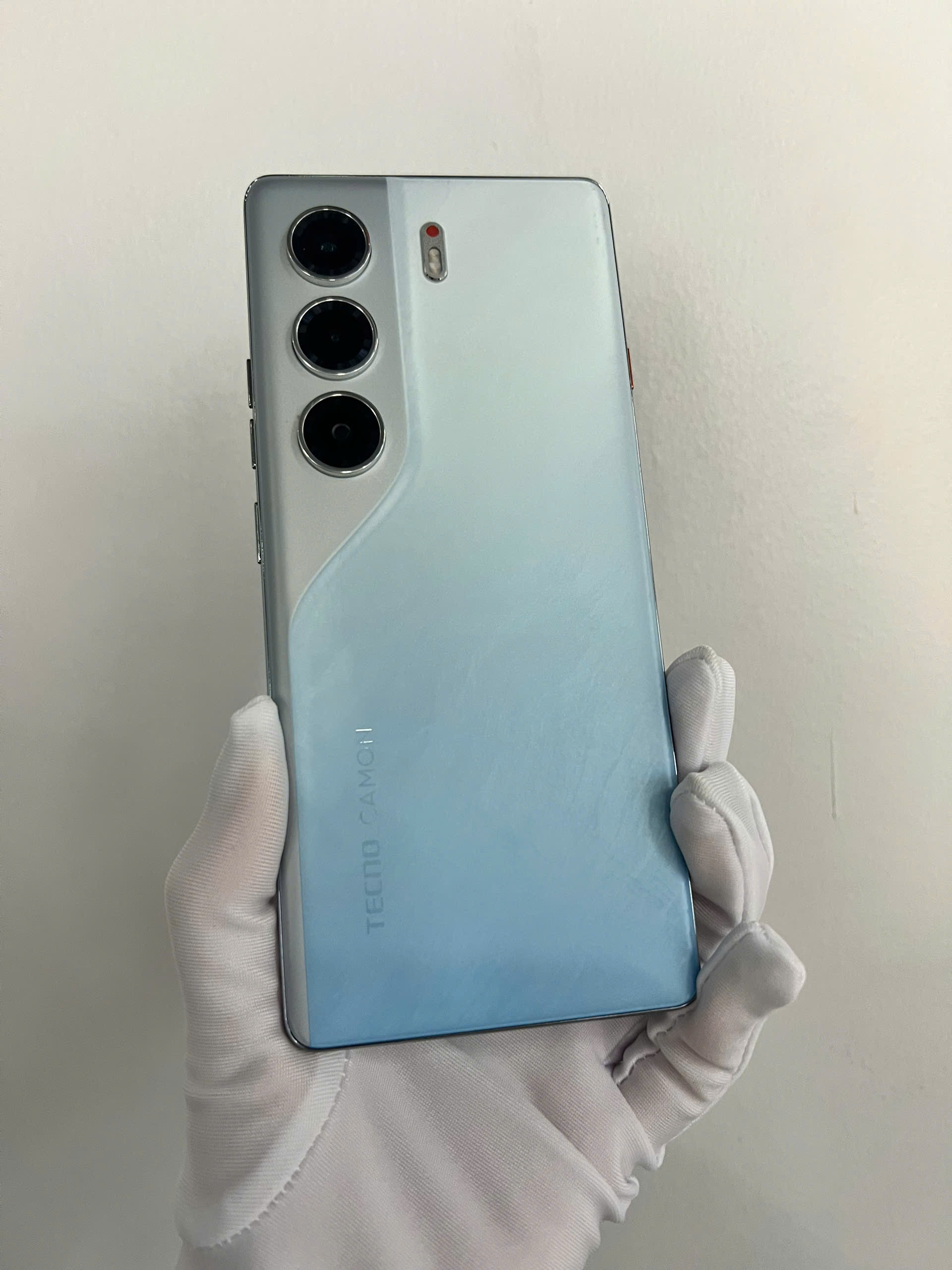 Tecno Camon 40 Pro 256+8 - Trắng Băn Sơn - TBH