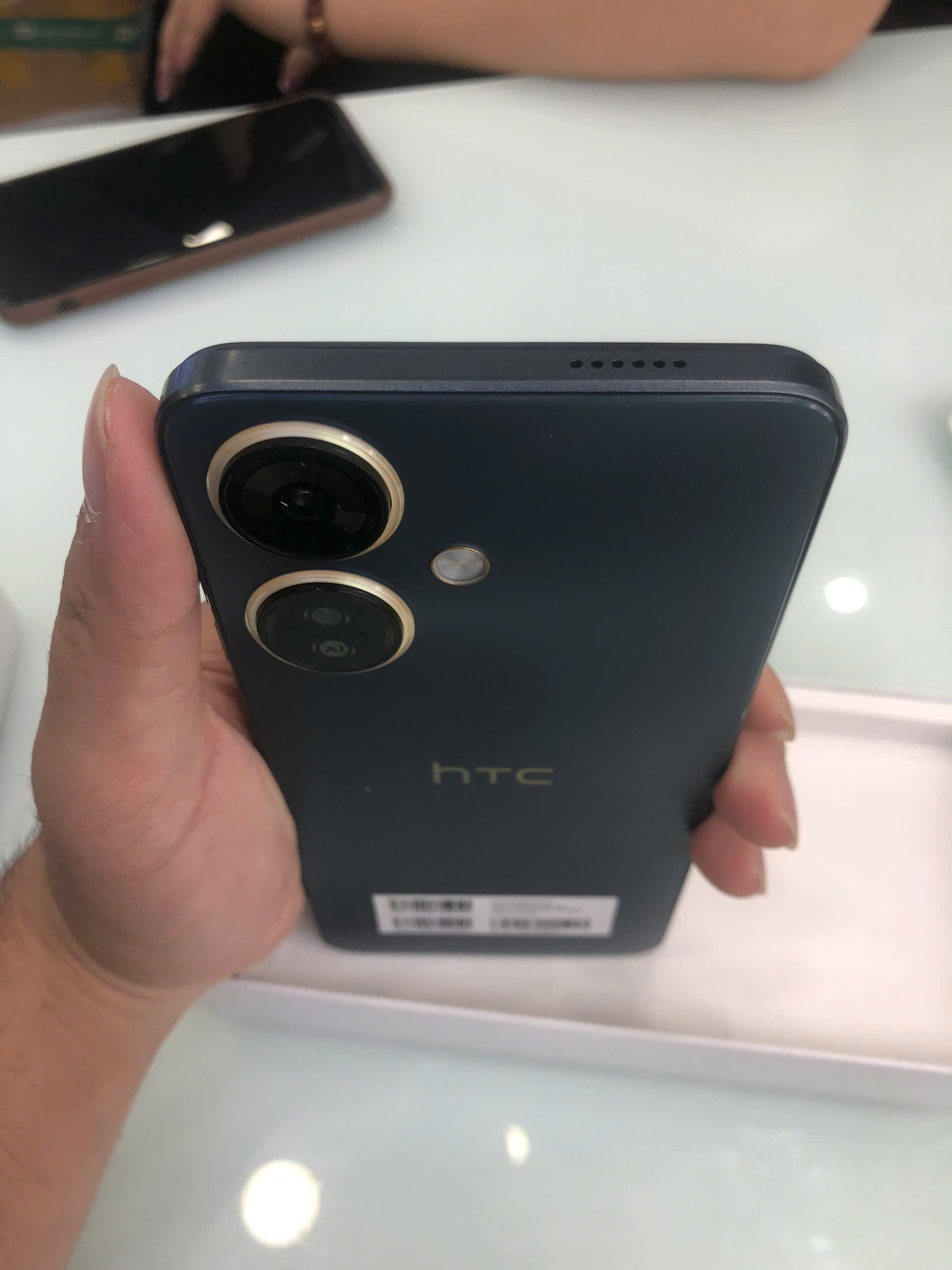 Điện thoại HTC Wildfire E5 Plus (6+6GB/128GB) TBH