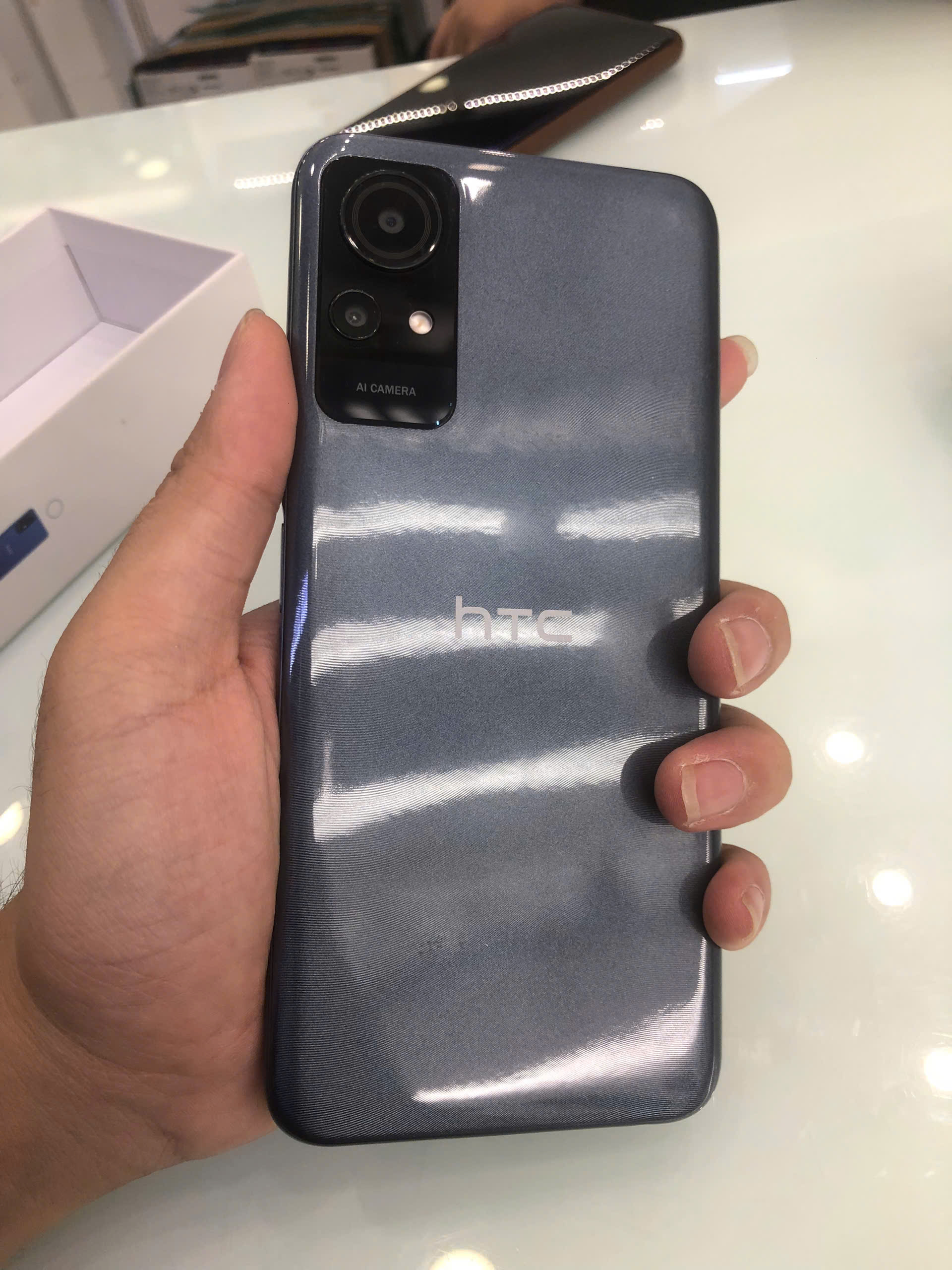 HTC Wildfire E3 lite (4GB/64GB)  TBH