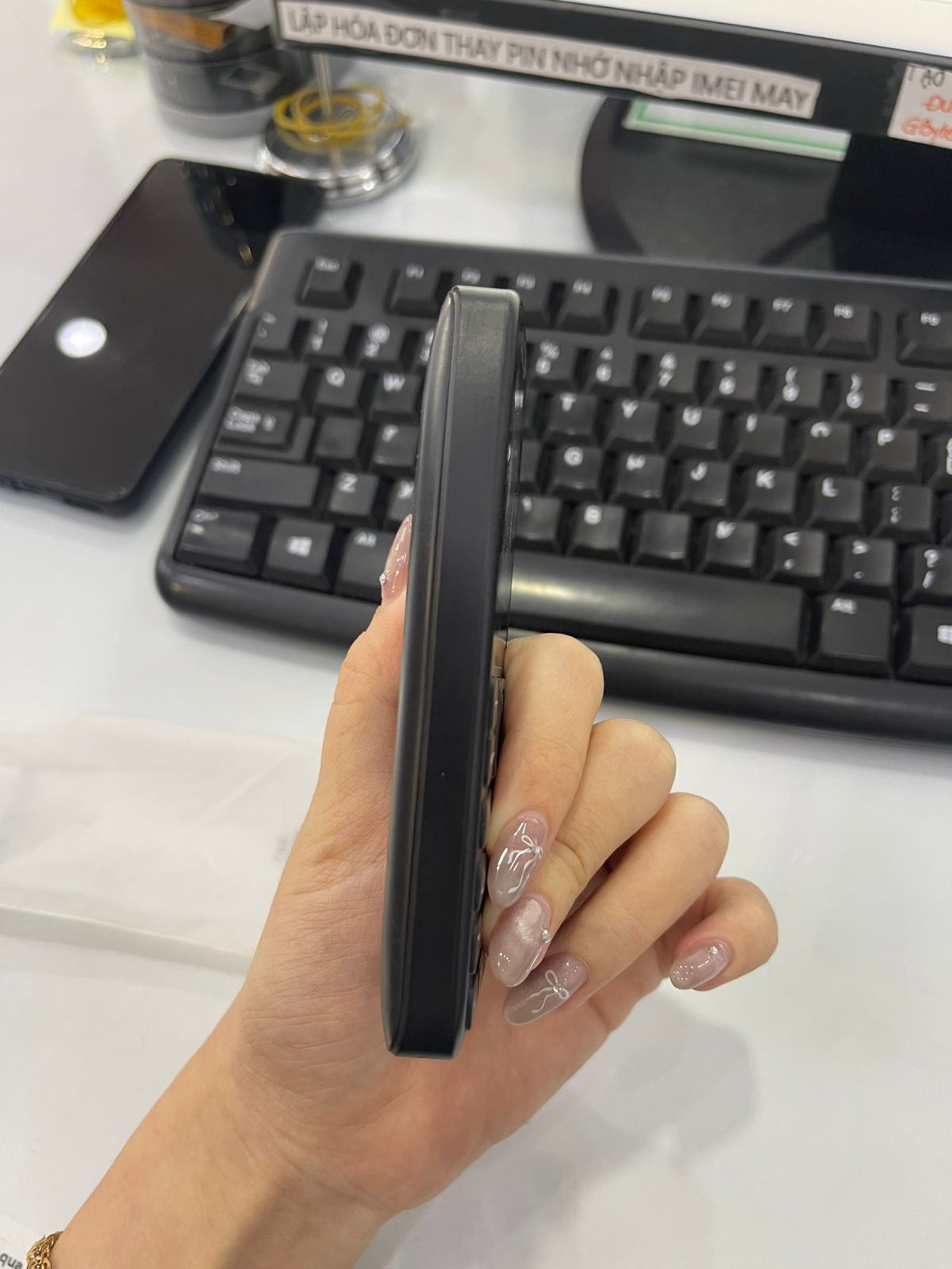 Điện thoại Xphone model Hera V9 màu Đen (Black)