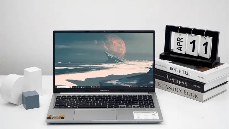 Laptop ASUS Vivobook 15 X1502VA-BQ886W chiếm ưu thế về hiệu năng xử lý so với laptop ASUS Vivobook 16 X1605VA-MB105W