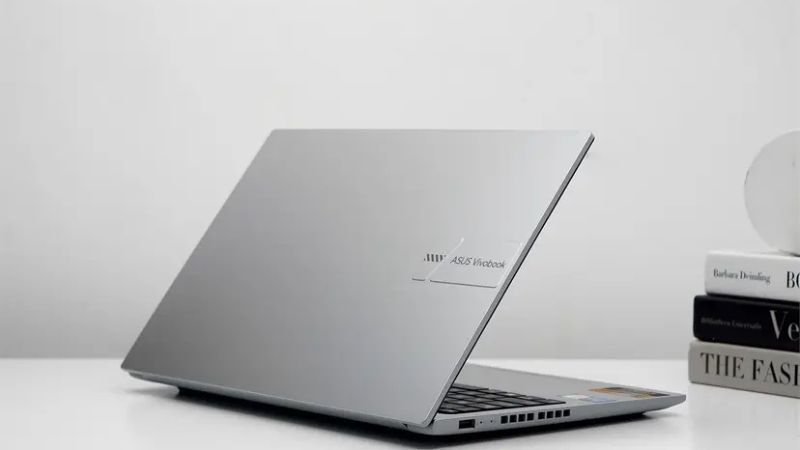 Laptop ASUS Vivobook 15 X1502VA-BQ886W là một chiếc laptop bền bỉ, cân bằng giữa hiệu năng và giá trị sử dụng với mức giá hợp lý Laptop ASUS Vivobook 15 X1502VA-BQ886W là một chiếc laptop bền bỉ, cân bằng giữa hiệu năng và giá trị sử dụng với mức giá hợp lý