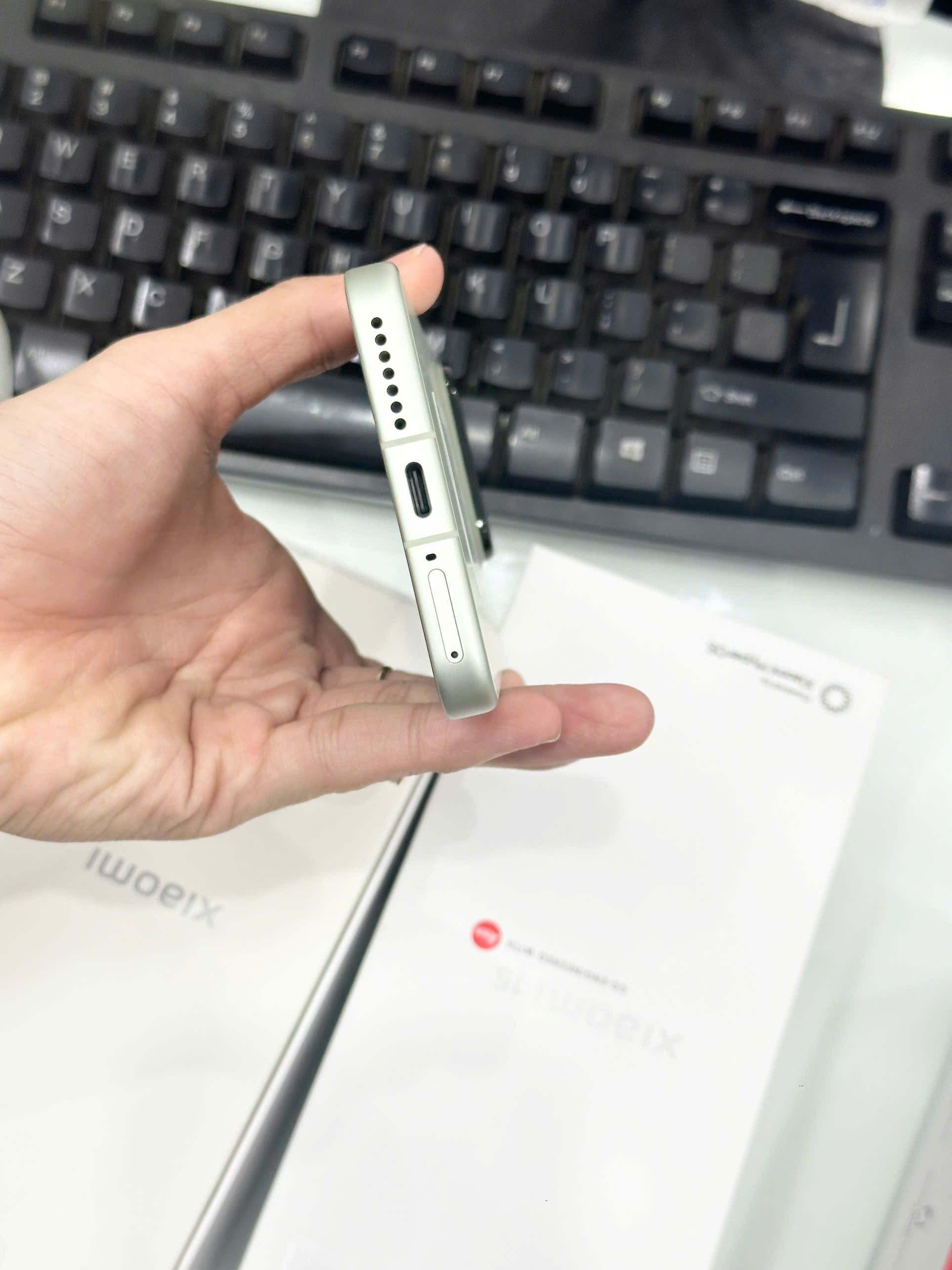 ĐIỆN THOẠI DI ĐỘNG (TEL) XIAOMI 15 6.36/SNAP 8 ELITE/12G/256G/50+50+50MP/32MP/5240mAh (24129PN74G)/XANH LÁ - TBH