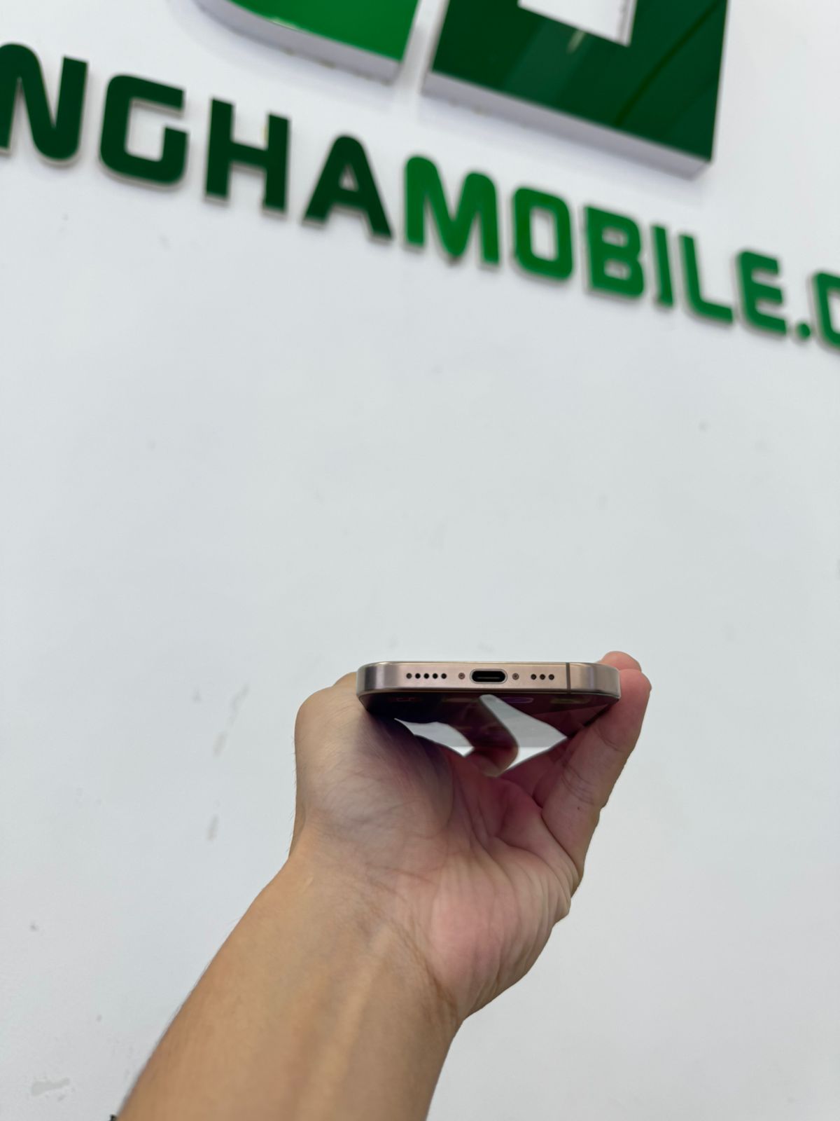 ĐTDĐ Apple iPhone 16 Pro 256GB Desert Titanium_MYNK3VN/A - H2JDWX5Q1K - MYNK3VN Cũ