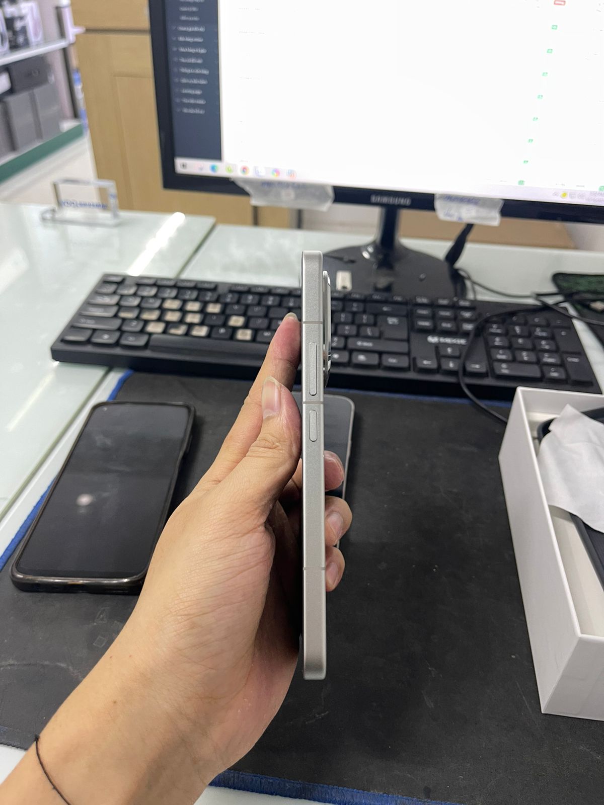 ĐIỆN THOẠI DI ĐỘNG (TEL) XIAOMI 15T PRO 6.83"/MTK D9400+/12G/512G/50+50+12MP/32MP/5500mAh (2506BPN68G)/XÁM-28 TRẦN PHÚ