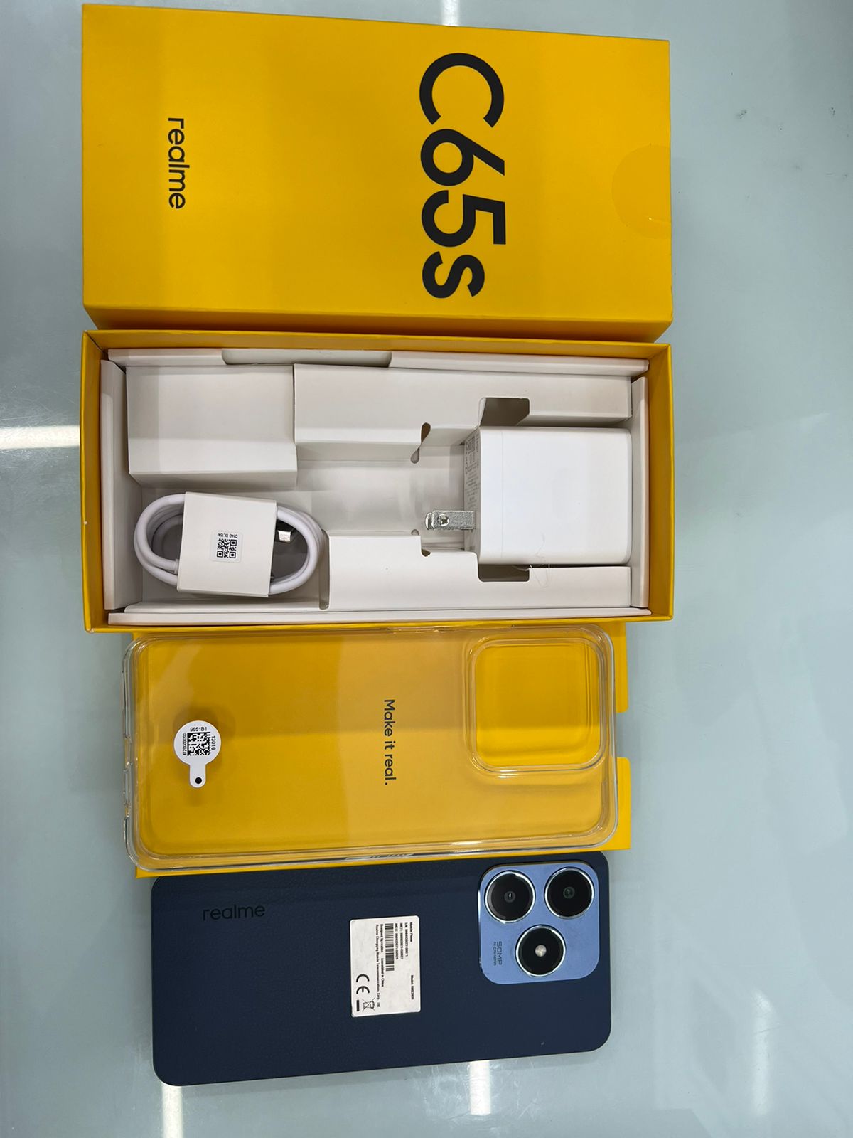 Điện thoại di động realme RMX3939 - realme C65s (8-256)/