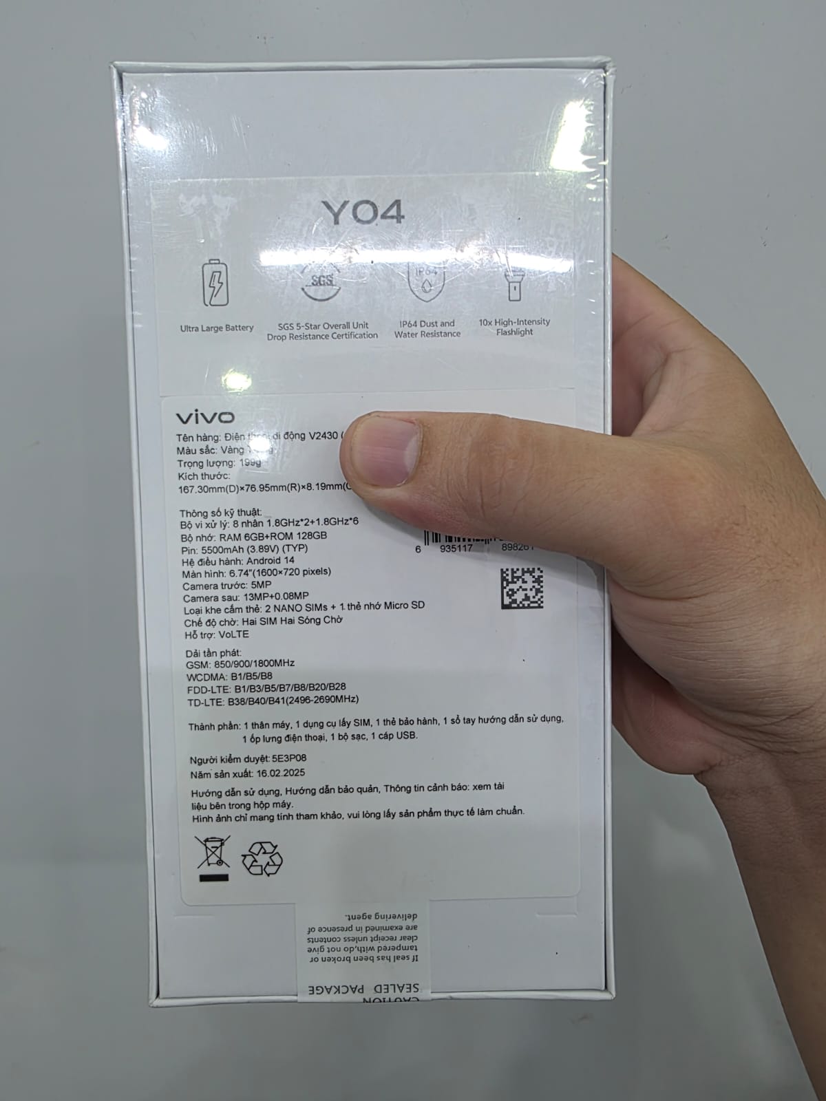 Điện thoại di động Vivo V2430 - Y04 (6+128GB) màu vàng trắng.Demo	