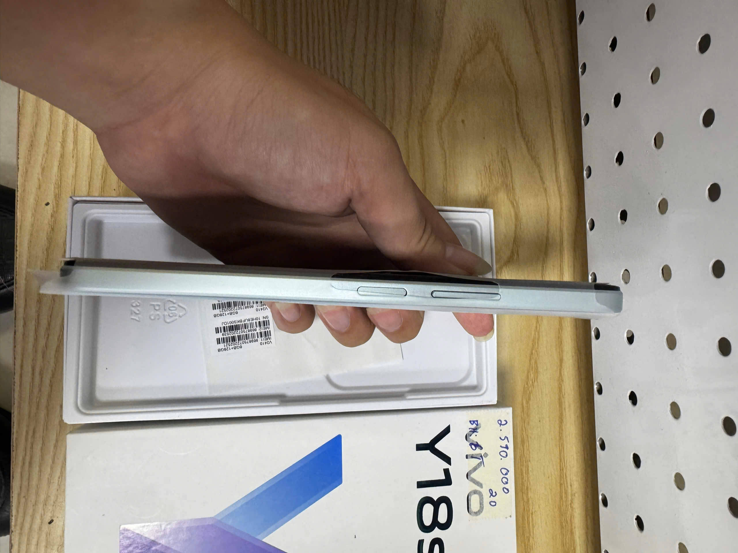 Điện thoại di động Vivo V2410- Y18s (6+128GB)